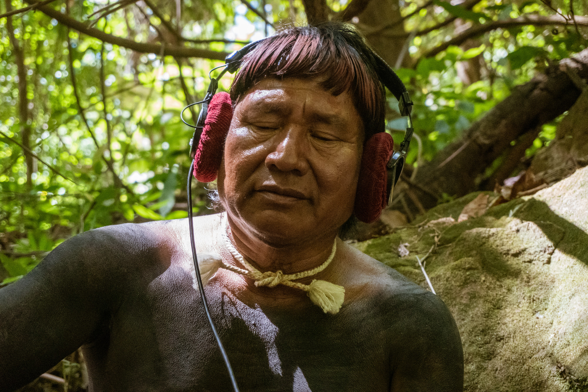 O cacique José Xavante durante gravação do podcast 'Casa Floresta' na Aldeia Ripá, Terra Indígena Pimentel Barbosa|Pedro Hassan/ISA