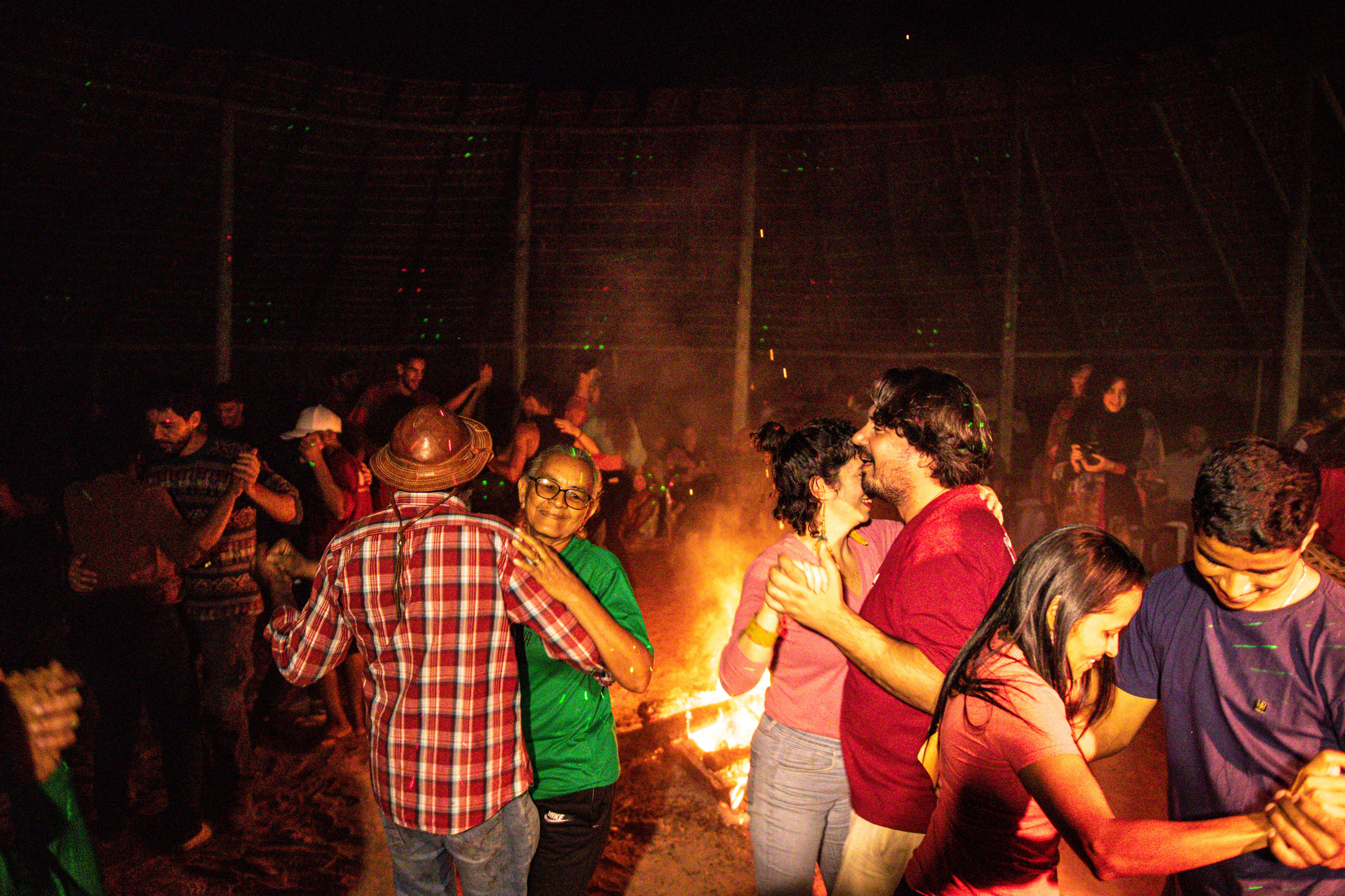 Competidores dançando no concurso de forró na Aldeia Multiétnica em Alto Paraíso – GO|Webert da Cruz Elias/Redário/ISA