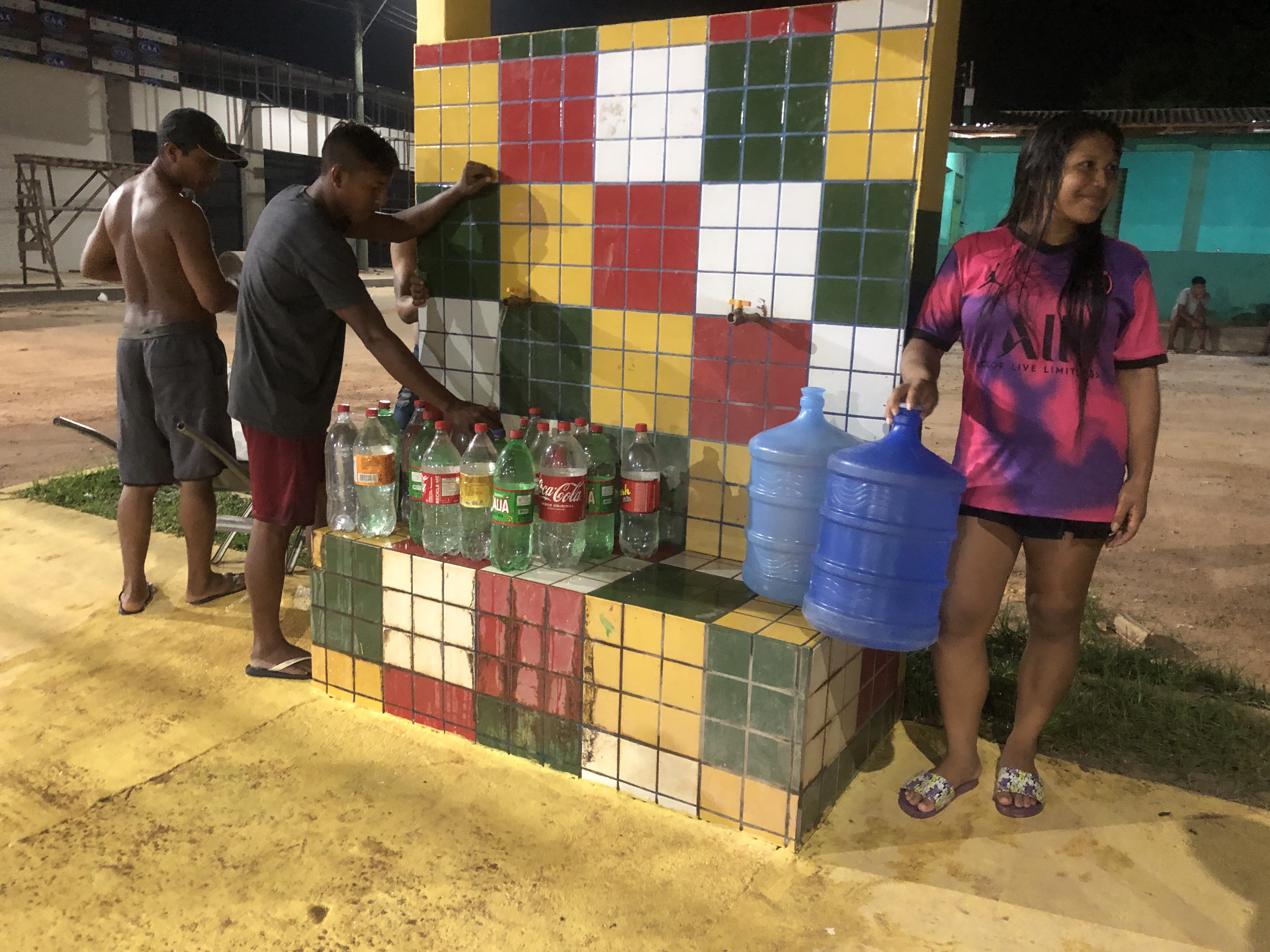 Moradores dependem de bicas e poços para ter acesso à água para beber e cozinhar. Registro da seca em 02/11/2023|Ana Amélia Hamdan/ISA