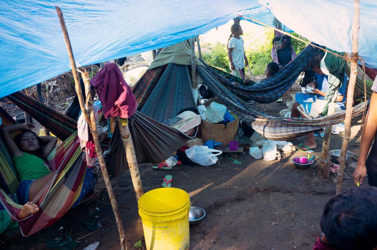 Acampamento improvisado em São Gabriel da Cachoeira