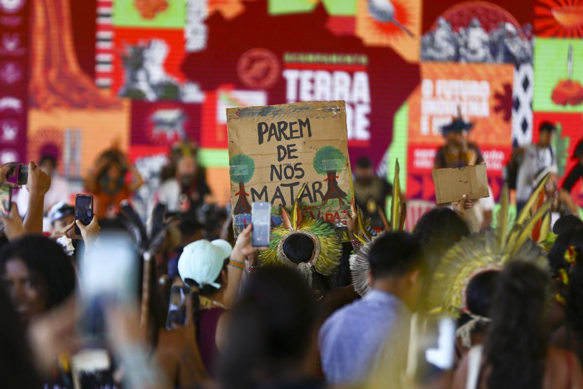 Indígena durante o Acampamento Terra Livre 2023