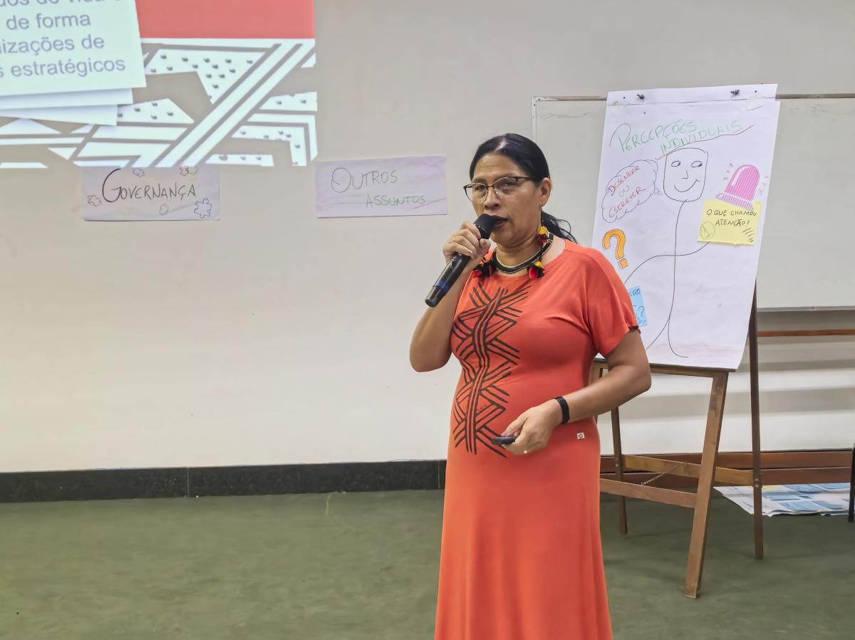 A representante da FEPIPA, Concita Sõpré, explica a participação dos povos indígenas na construção do programa do Pará