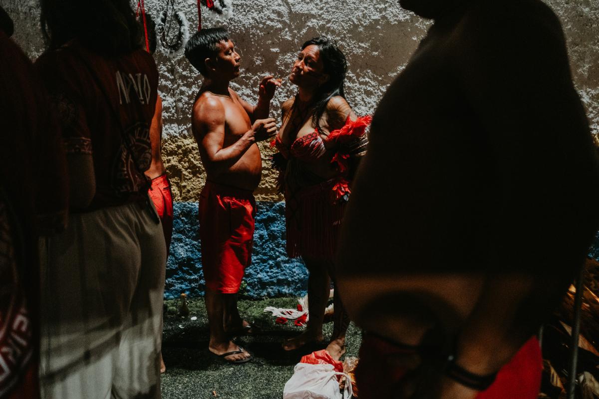 pinturas corporais antes do desfile sa salgueiro