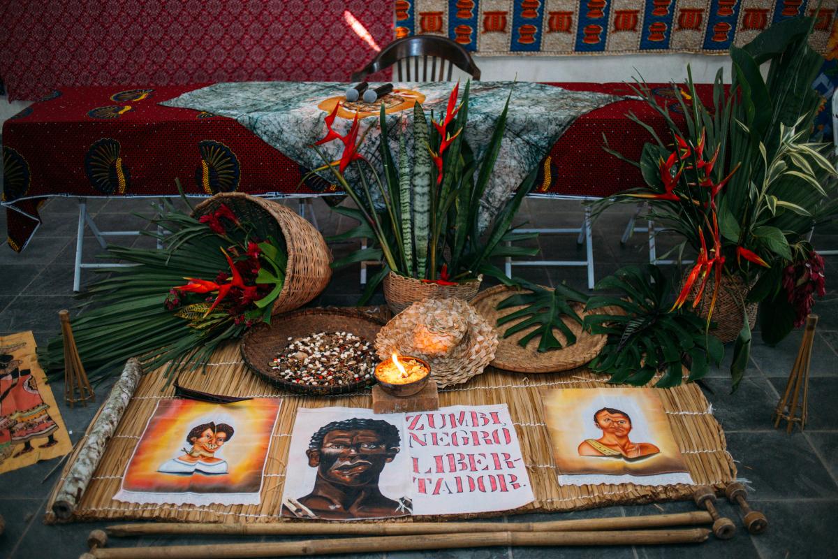 Altar sagrado feito pelo povo quilombola para o seminário