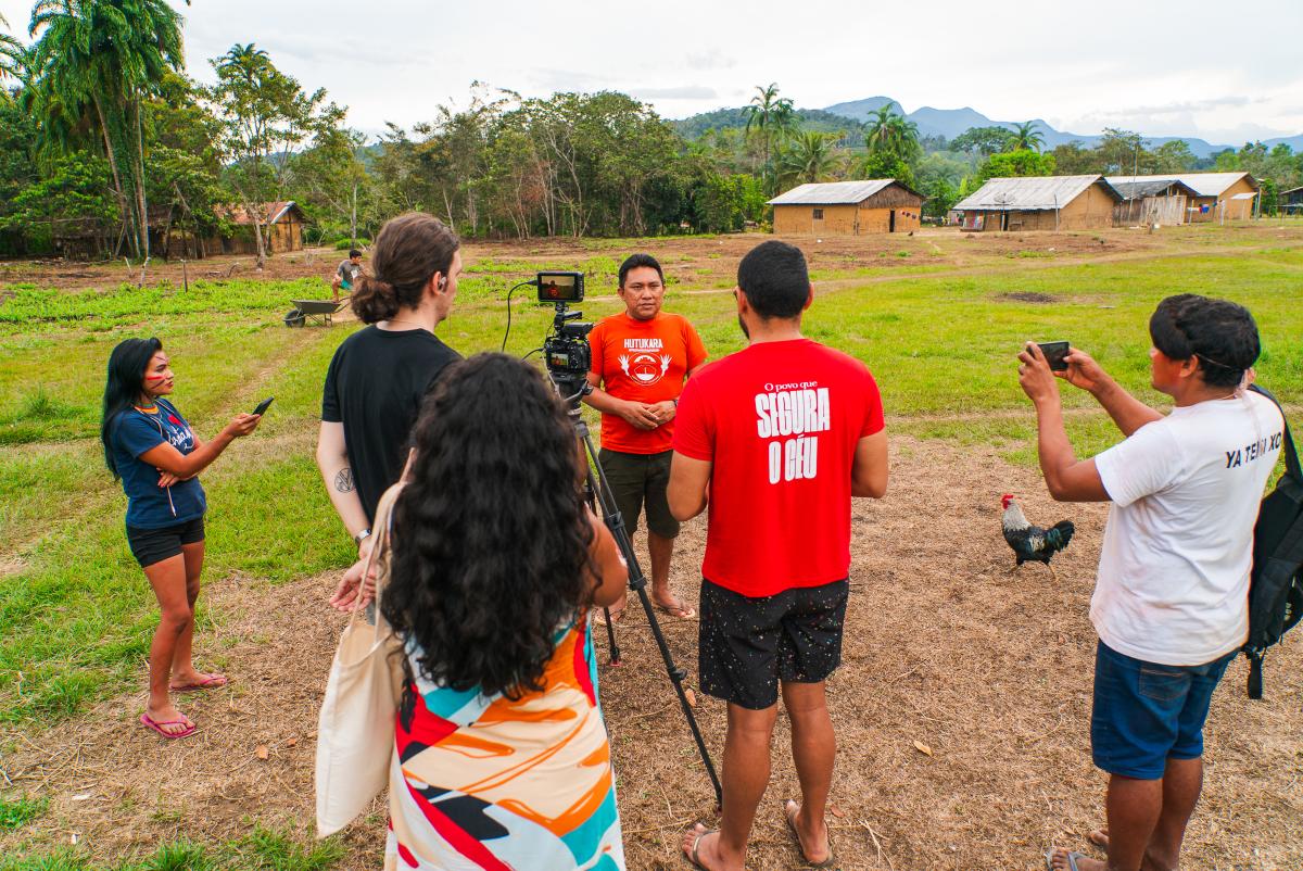 Dário Vitório Kopenawa Yanomami, Vice-presidente da Hutukara Associação Yanomami (HAY), dando depoimento para comunicadores durante o V Fórum de Lideranças Yanomami e Ye’kwana