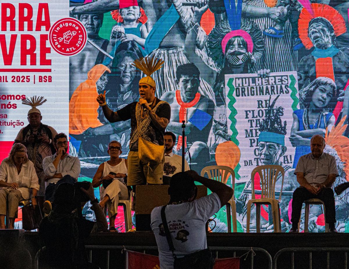 mesa sobre marco temporal