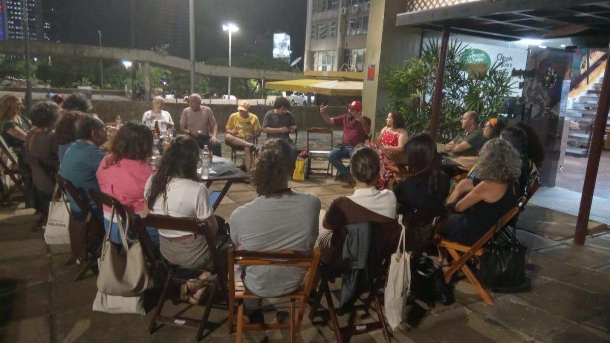 Lançamento do livro Grandes fazendas produzem grandes gripes no Armazém do Campo, em Brasília
