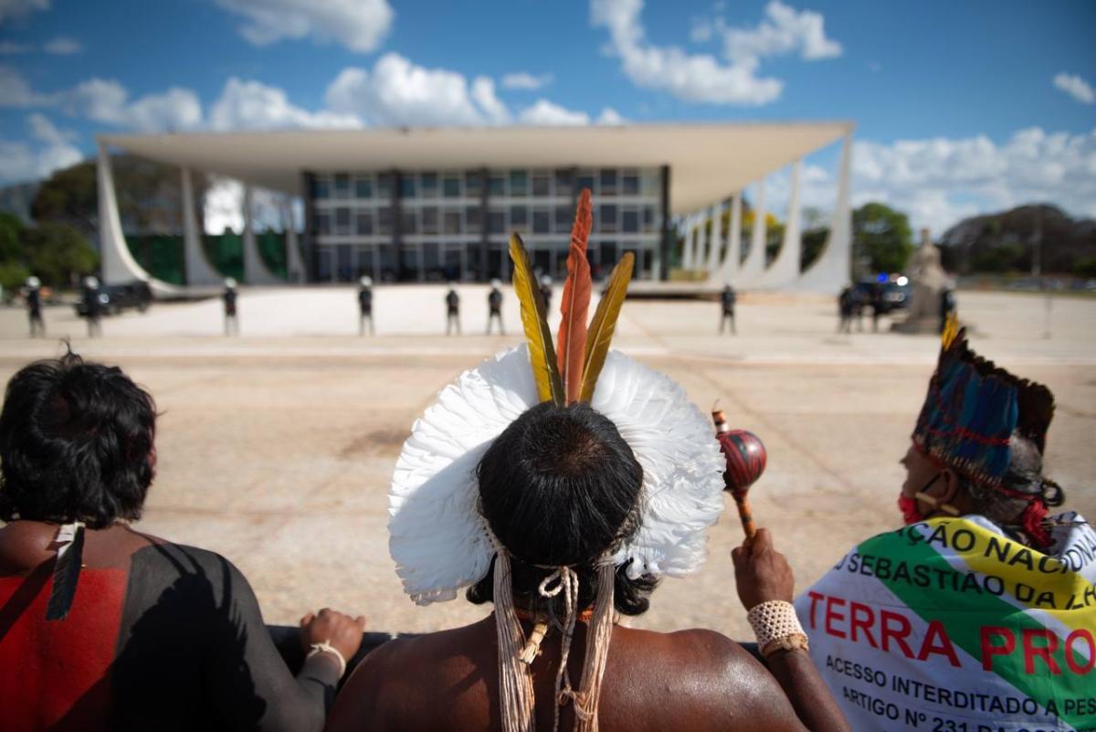 Indígenas manifestam-se em frente ao STF, em Brasília | Matheus Alves