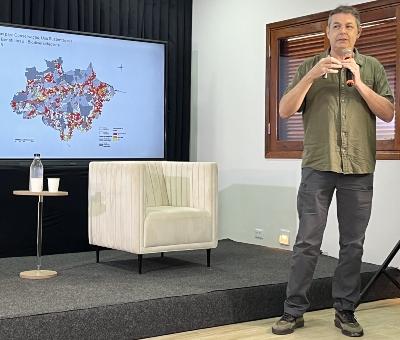 Pesquisador Carlos Durigan (Ipam) dividiu painel sobre paisagens aquáticas, suas vulnerabilidades e oportunidades com Renata Alves (ISA)