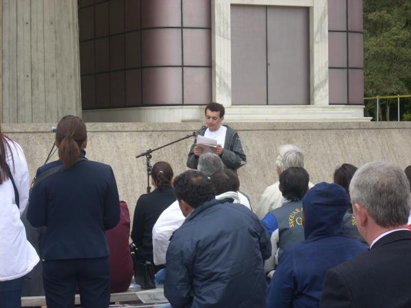 Marcelo Cardoso discursando na cerimônia que precedeu o Abraço Guarapiranga, em 2008