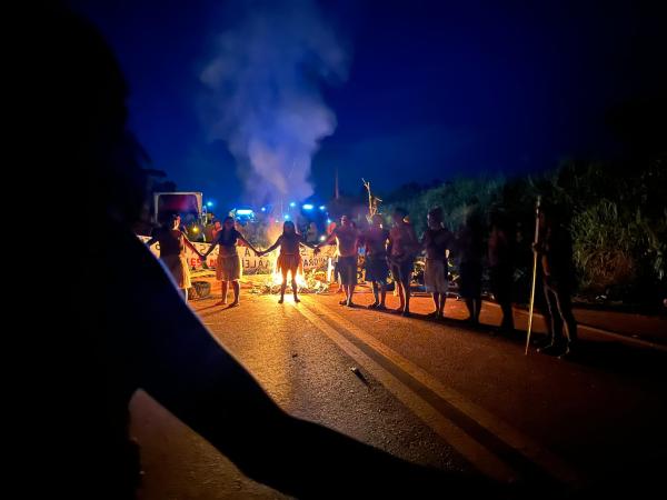 Bloqueio dos Munduruku na rodovia Transamazônica, em Itaituba (RO) | Associação Pariri / Movimento Munduruku Ipereğ Ayũ / Coletivo Da’uk / Coletivo Wakoborun